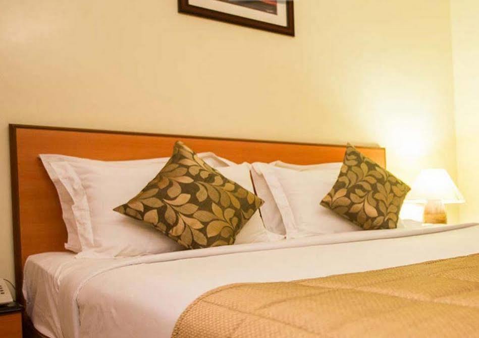 Taz Kamar Family Hotel Chennai Eksteriør bilde